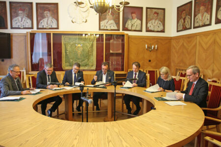 Rektorzy uczelni poznańskich podpisują porozumienie o współpracy PoMost