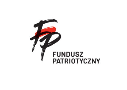 logoty czarno-biało-czerwony Funduszu Patriotycznego