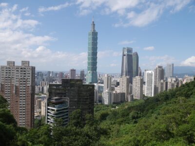 Widok na Taipei z Elephant Mountain. Plan pierwszy budynek Taipei 101, do 2010 najwyższy budynek na świecie.