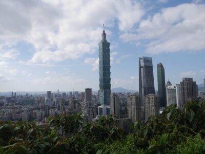 Widok na Taipei z Elephant Mountain. Plan pierwszy budynek Taipei 101, do 2010 najwyższy budynek na świecie.