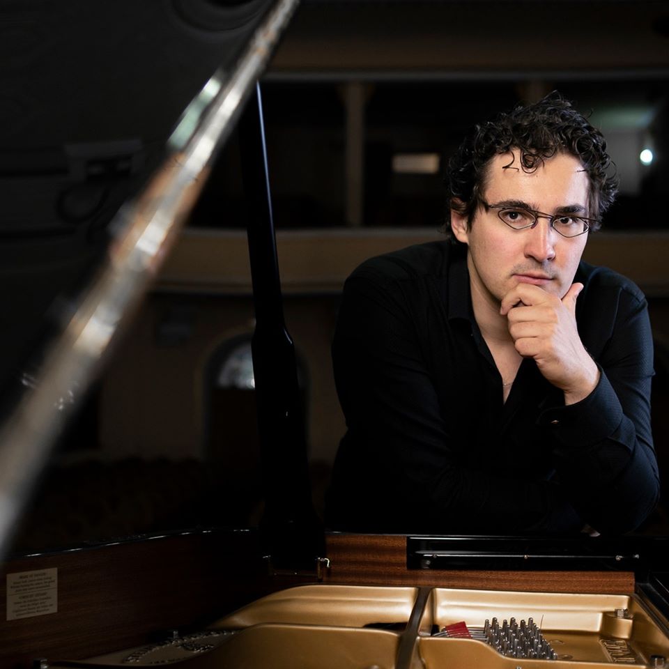 Na zdjęciu Artem Yasynky - pianista